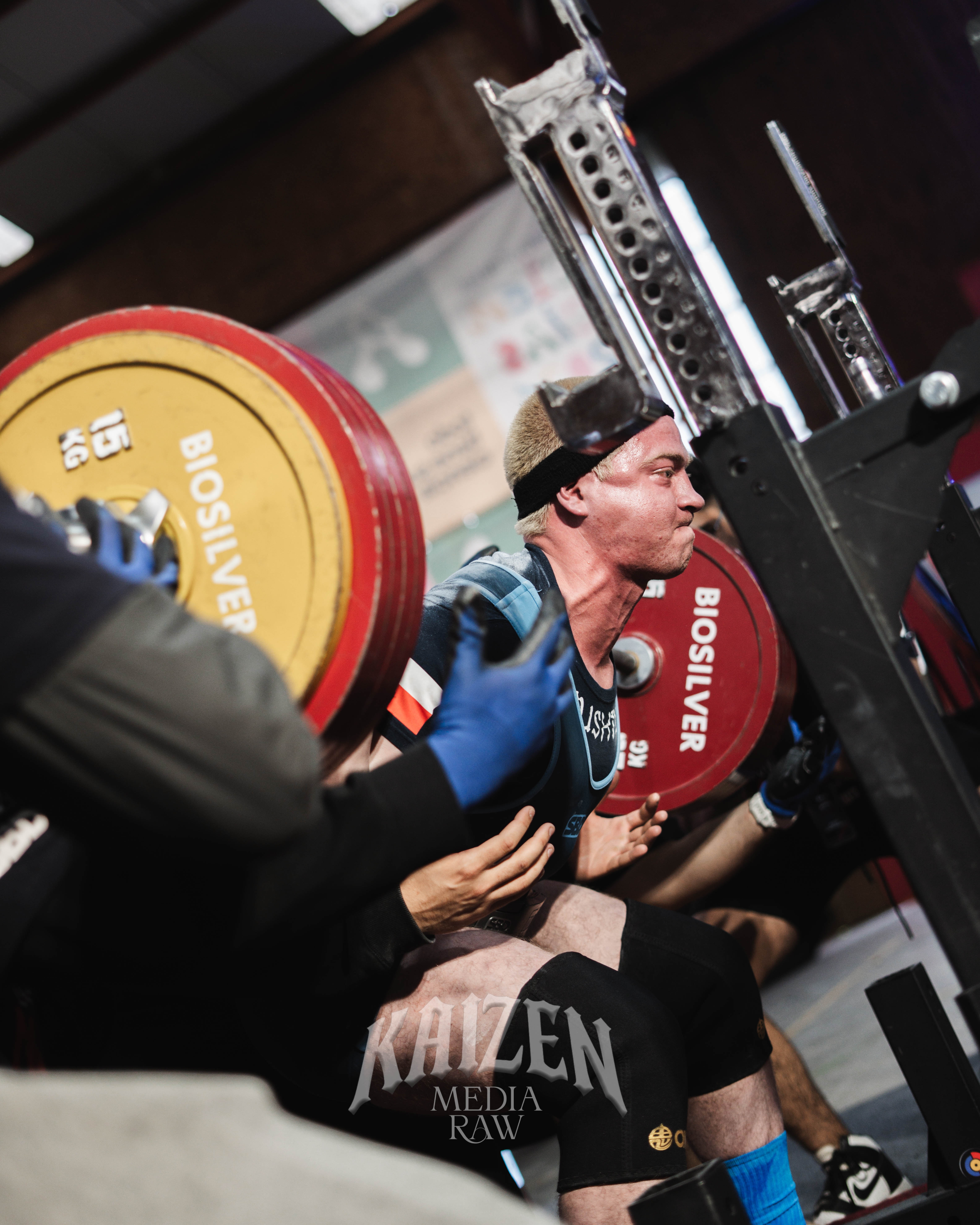 Atleta KMR en squat — Nacional 2026